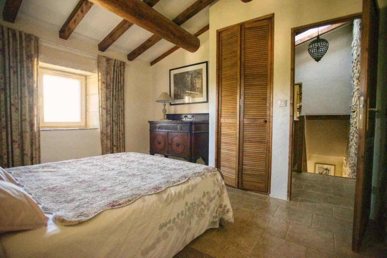 Holiday home Maison De Charme Dans Domaine 17Eme Tarascon